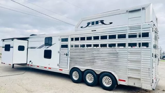 used Horse Trailers SMC Horse Trailers  for sale, in San Angelo, TX Thumbnail 2