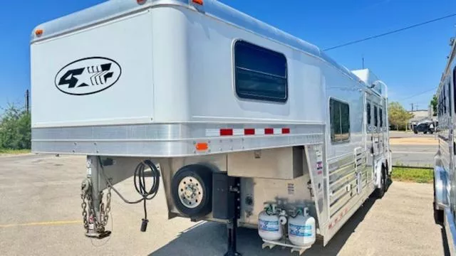 used Horse Trailers 4-Star Trailers  for sale, in San Angelo, TX Thumbnail 3