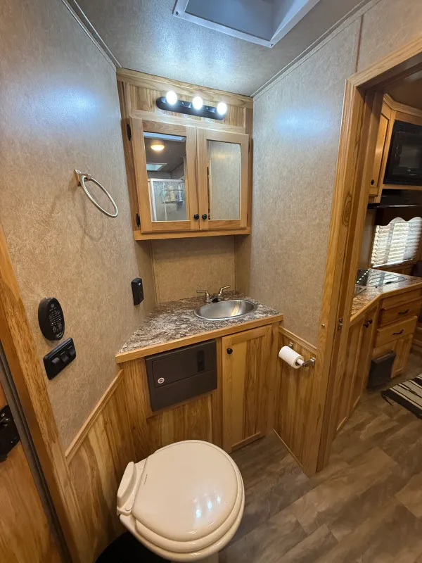 used Horse Trailers Lakota  for sale, in Somerville, TN Thumbnail 8