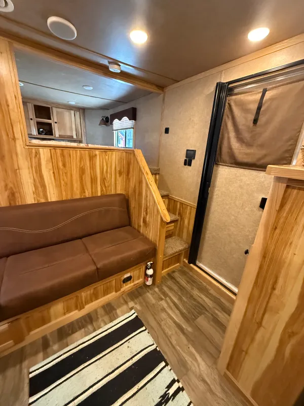 2020 Lakota 8411 Horse & Livestock