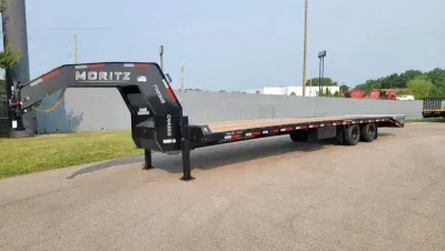 2026 Moritz International 8.5'x30'+5' 25.9k GN / AR / Spare / Hyd. Jacks / Deckover Trailer