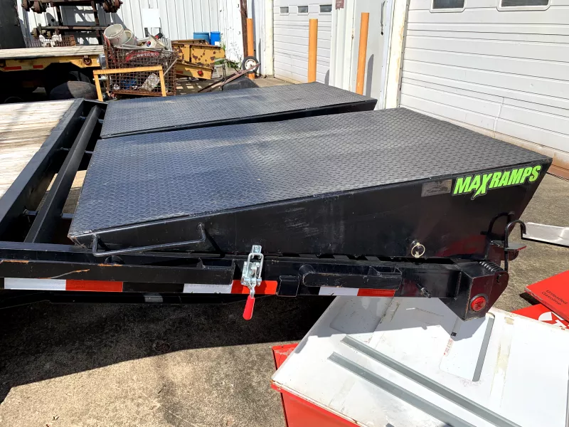 used Equipment / Flatbed Trailers Load Trail  for sale, in Bowling Green, KY Thumbnail 6