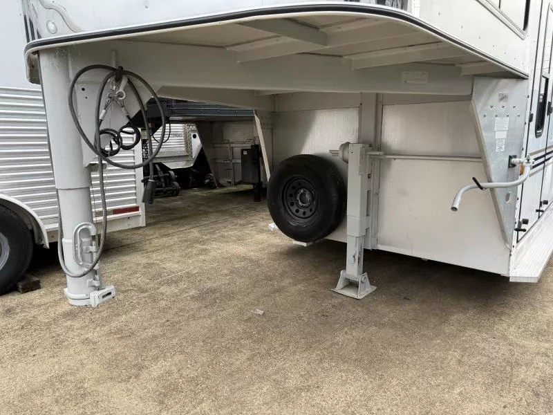 used Horse Trailers Silver Star Trailers  for sale, in Bowling Green, KY Thumbnail 2