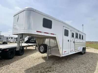 2025 Featherlite Trailers 9600-7450