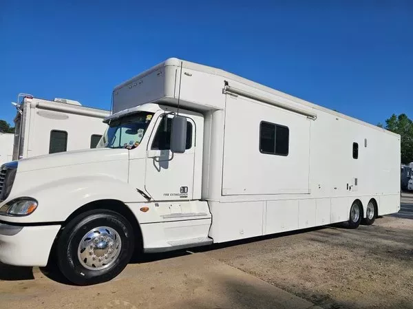 used Camper / RV Showhauler Custom Coach for sale, in Hickory, NC Thumbnail 15