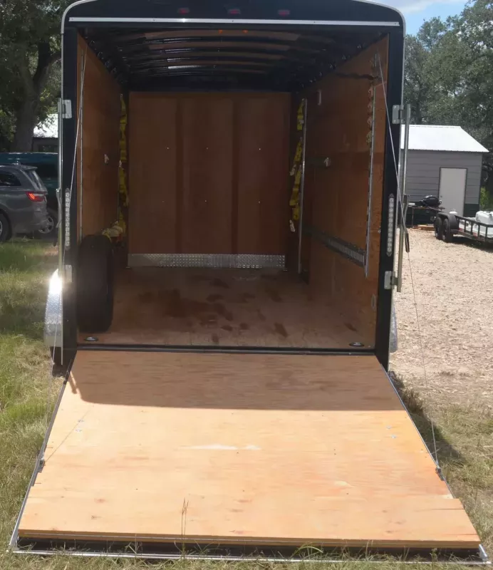 used Cargo (Enclosed) Trailers Load Runner Enclosed Cargo Trailer  for sale, in Yorktown, TX Thumbnail 7