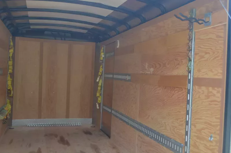 used Cargo (Enclosed) Trailers Load Runner Enclosed Cargo Trailer  for sale, in Yorktown, TX Thumbnail 6