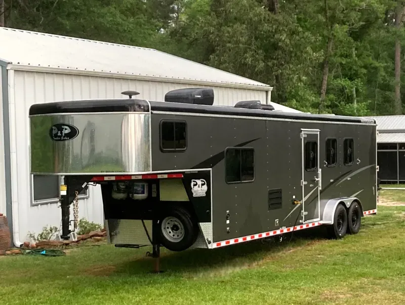 2018 Bison Ranger 3-Horse Slant w/Living Quarters near Houston, Texas