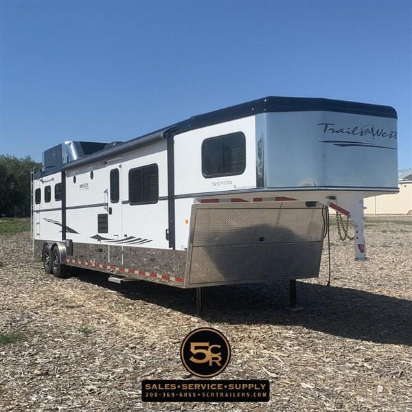 2017 Trails West 3H LQ Horse Trailer 2017 Trails West 3H LQ Horse Trailer