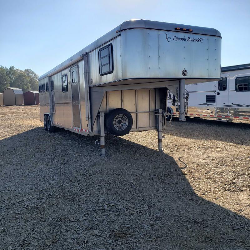 2000 TC Tycoon Rodeo SST 4H Weekender Horse Trailer 2000 TC Tycoon Rodeo SST 4H Weekender Horse Trailer