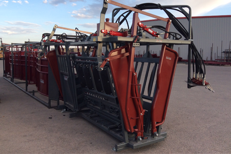 2020 WW Livestock Bullmaster Hydraulic Chute 2020 WW Livestock Bullmaster Hydraulic Chute
