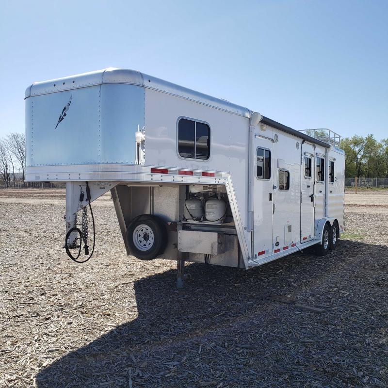 2015 Featherlite 3H LQ Horse Trailer 2015 Featherlite 3H LQ Horse Trailer