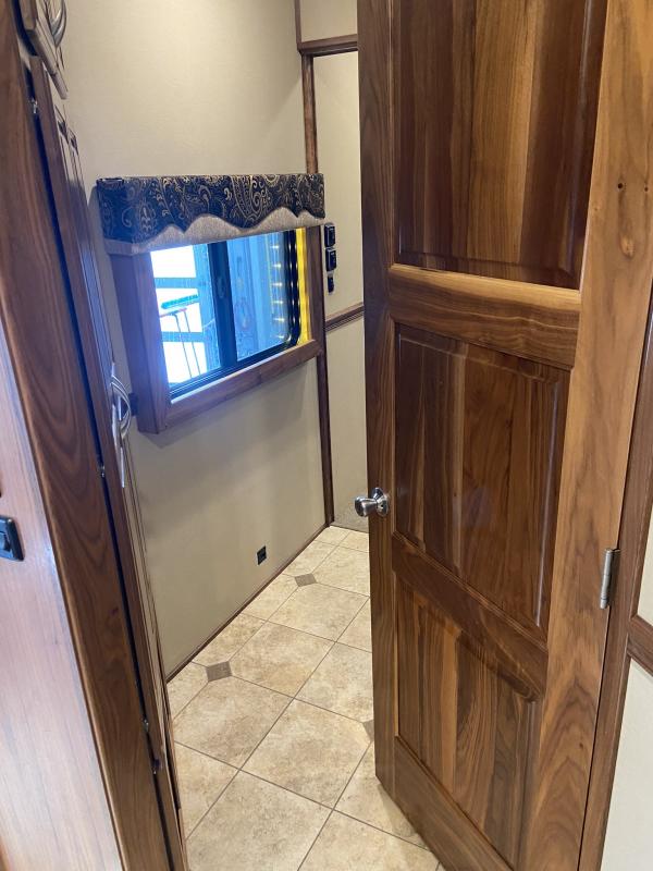 used Other Trailers Renegade RV  for sale, in Edgerton, OH Thumbnail 16