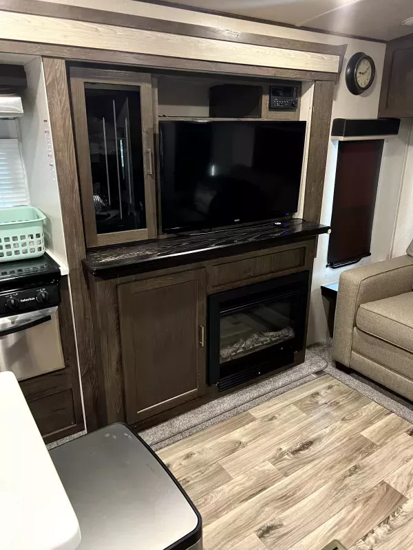 used Travel Trailers Forest River Salem Hemisphere GLX for sale, in Riverside, CA Thumbnail 2