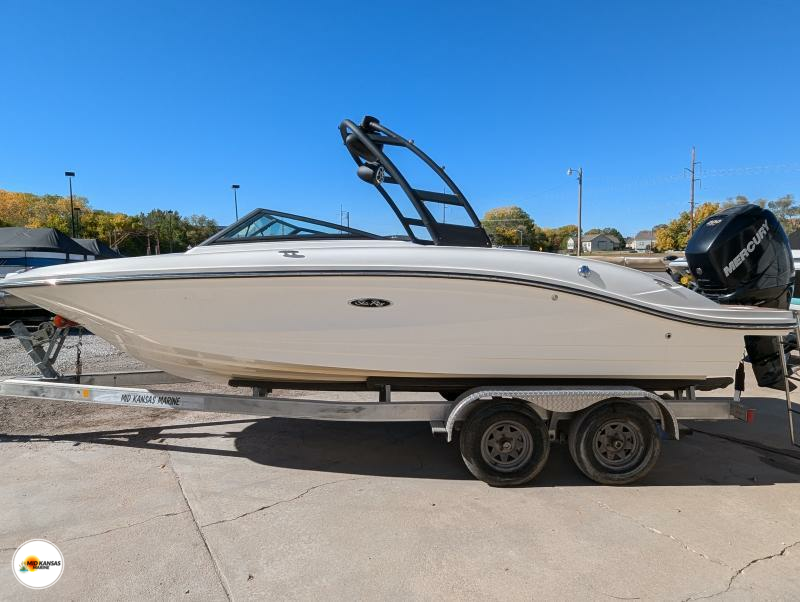 2017 Sea Ray SPX 210  1729717536