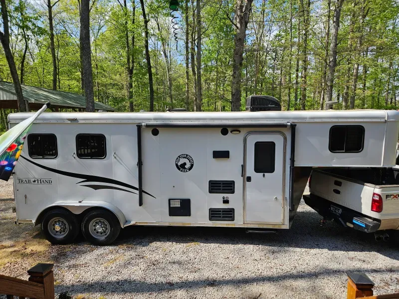 2016 Bison TH7206S 2 Horse Trailer with 6' Short Wall & LQ