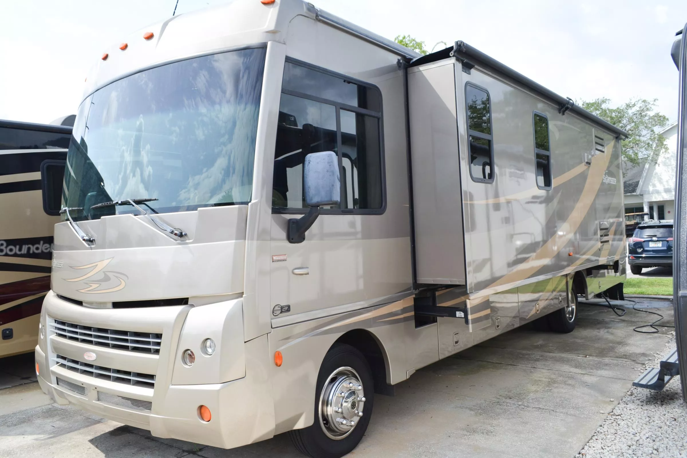 used Camper / RV Winnebago Sightseer for sale, in Titusville, FL Thumbnail 2