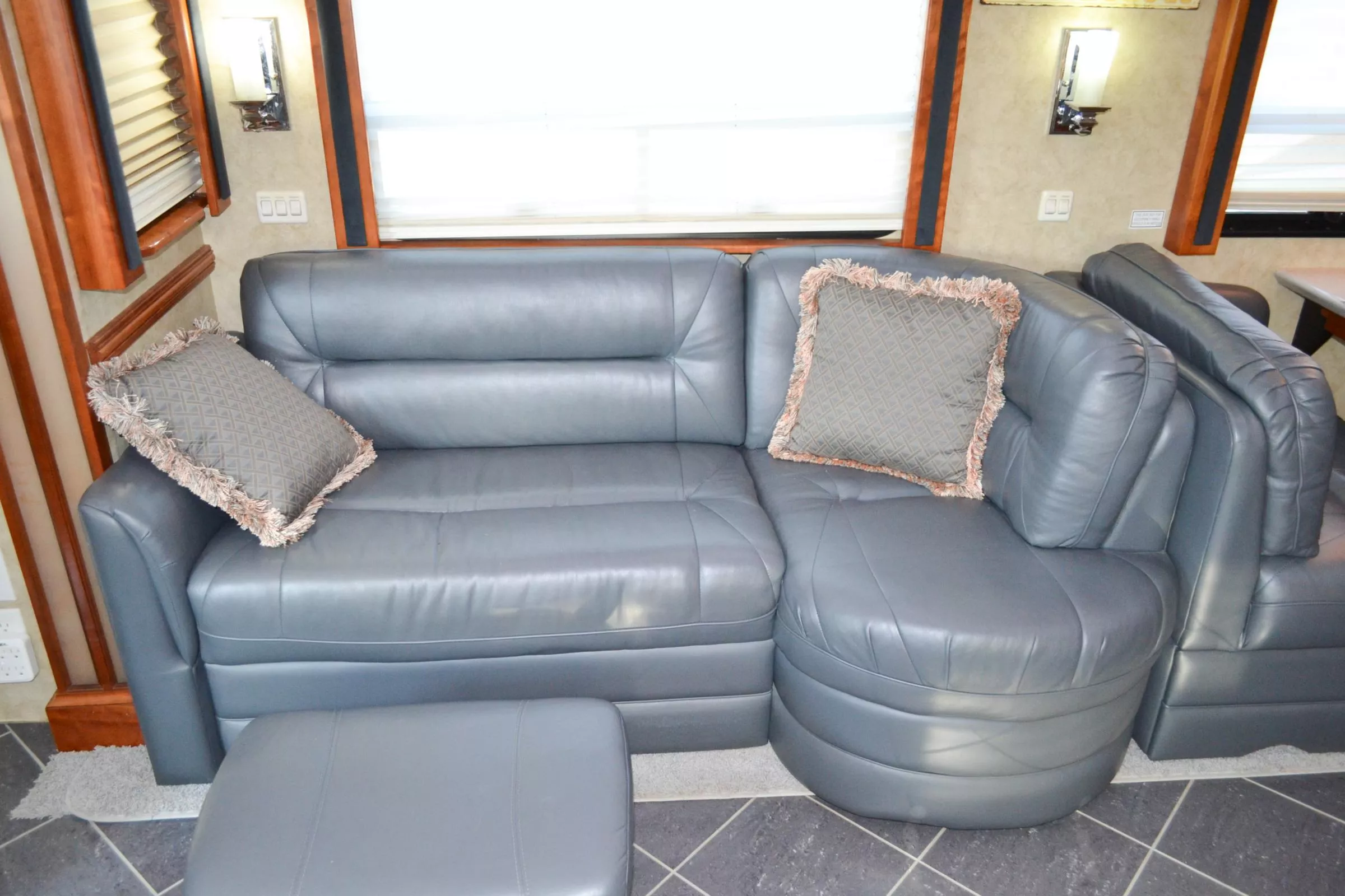 used Camper / RV Newmar Mountain Aire for sale, in Titusville, FL Thumbnail 6
