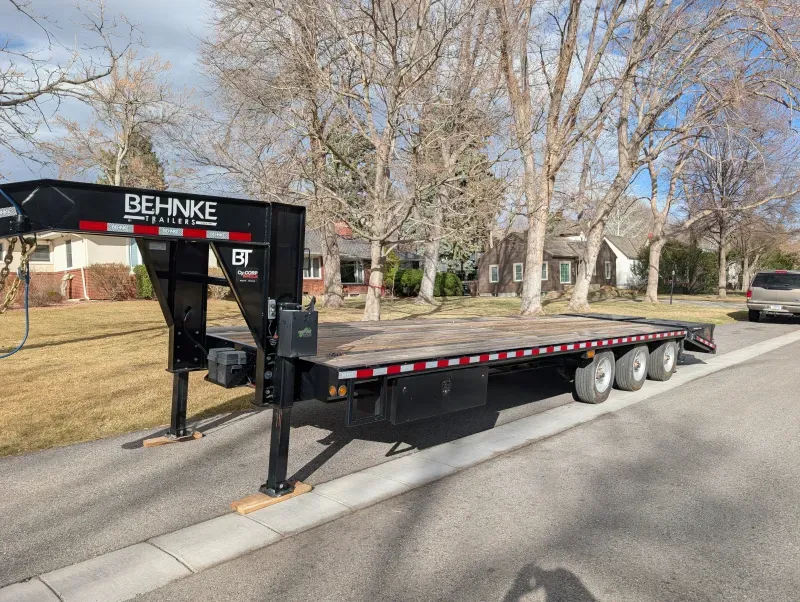 2022 Behnke FB8X30GN-30E-Tri (17.7) TRA/REM General Trailers