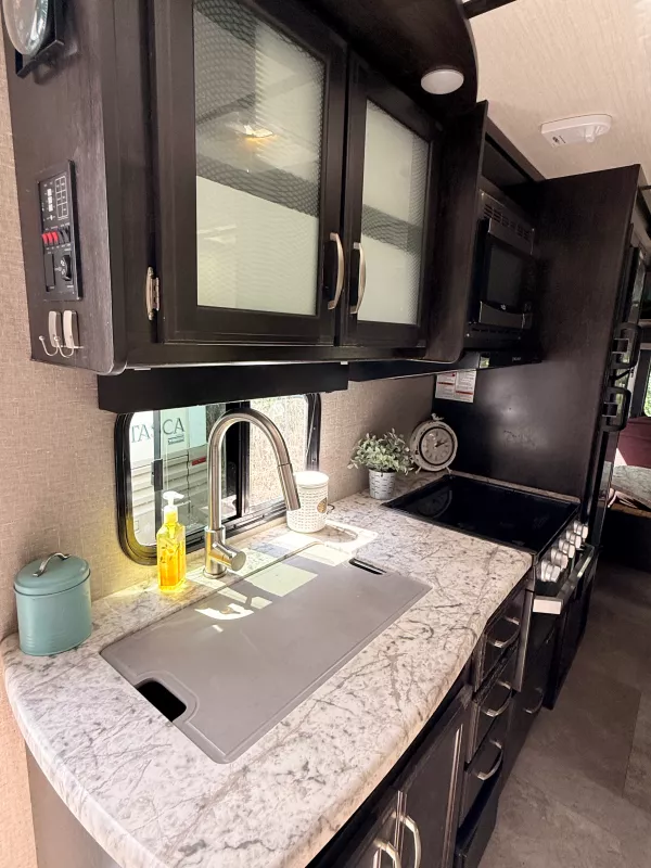 used Travel Trailers Grand Design RV Imagine XLS for sale, in Ellenton, FL Thumbnail 4