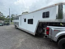 2008 Featherlite Trailers 2008 Featherlite Slant Gooseneck 4 Horse Trailer with Living Quarters w