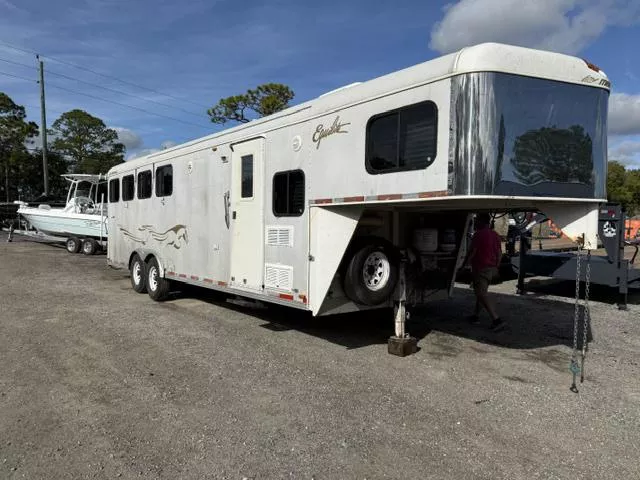 2003 Merhow Horse Trailers 4 Horse Gooseneck Trailer with Living Quarters and Escape Door