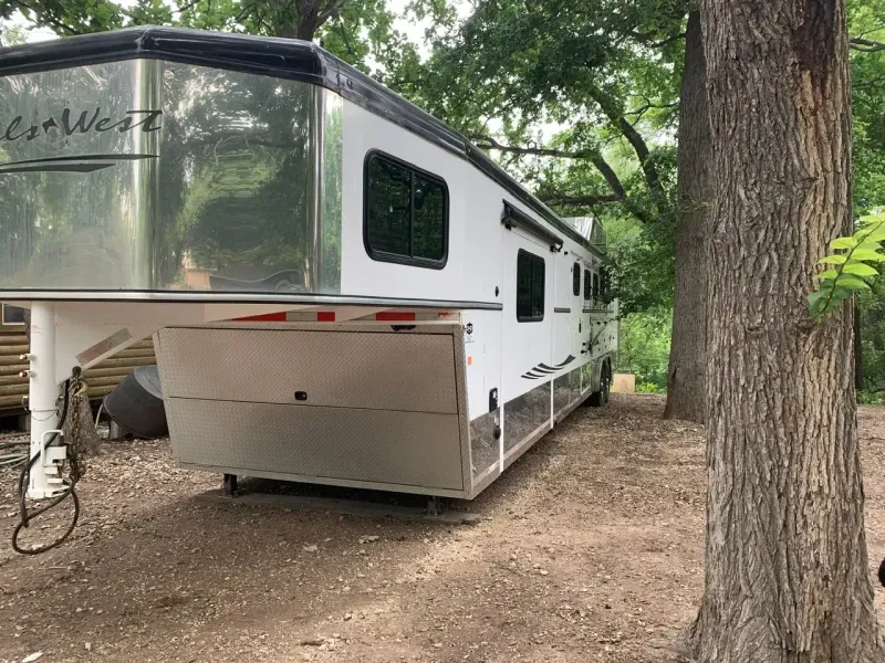 used Horse Trailers Trails West Manufacturing  for sale, in Seguin, TX Thumbnail 3