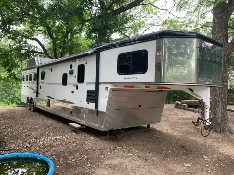 2016 Trails West Manufacturing Sierra 4H Horse Living Quarters