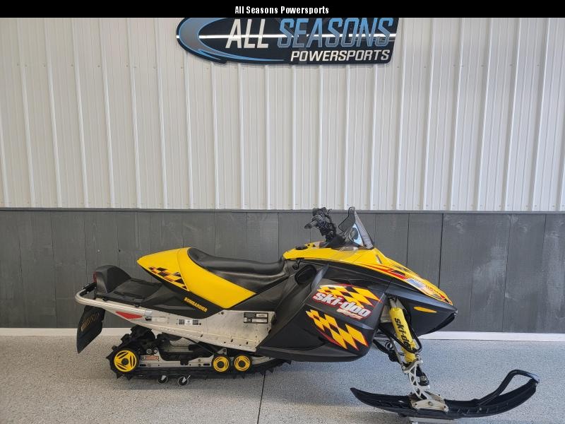 2005 Ski-doo MXZ 600 SDI Snowmobile Vehicle 2005 Ski-doo MXZ 600 SDI Snowmobile Vehicle