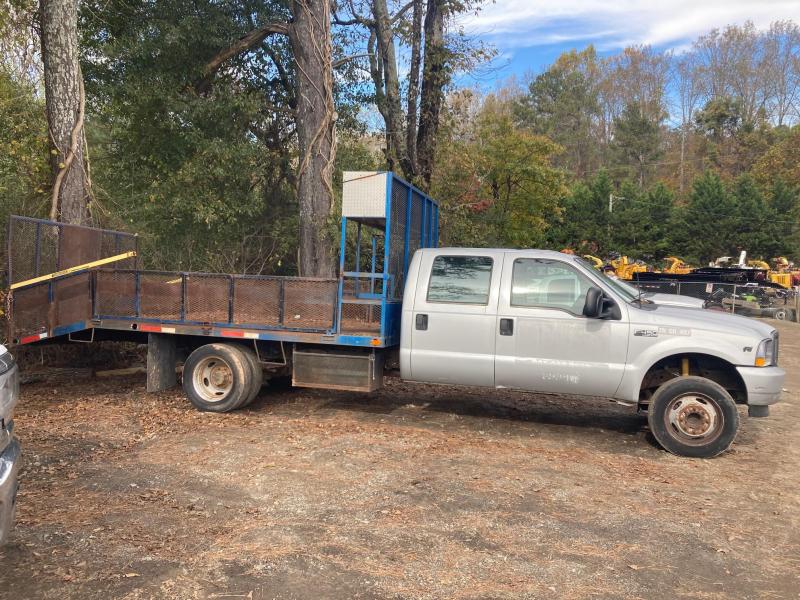 2003 Ford F450 V8 Gas Crew Cab Landscaper Ramp Truck, Automatic, 2wd 2003 Ford F450 V8 Gas Crew Cab Landscaper Ramp Truck, Automatic, 2wd