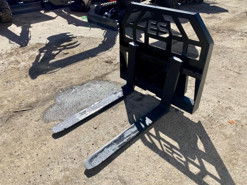 2022 ESPF36 Express Steel 36" Pallet Forks Universal Mini Skid Steer Attachment 2022 ESPF36 Express Steel 36" Pallet Forks Universal Mini Skid Steer Attachment