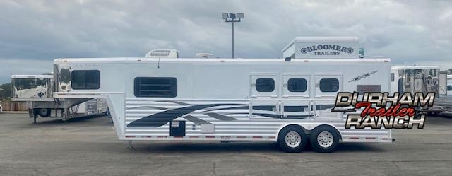 2002 Bloomer 3H Jan Powell Signature Series Horse Trailer 2002 Bloomer 3H Jan Powell Signature Series Horse Trailer
