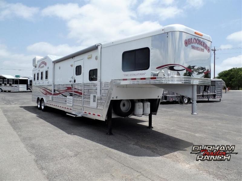 2011 Bloomer 4H w/ 14'6" SW and 10' Hyd Slide Horse Trailer 2011 Bloomer 4H w/ 14'6" SW and 10' Hyd Slide Horse Trailer
