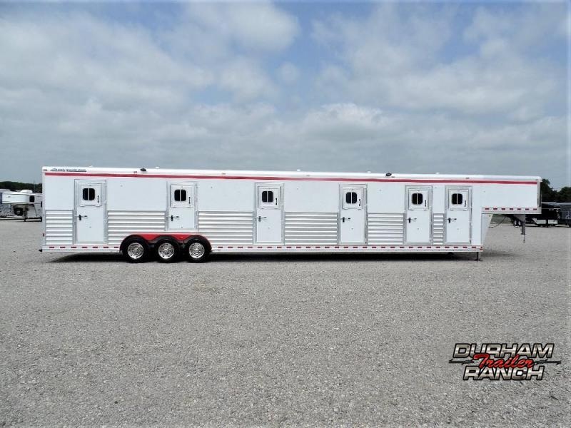 2010 Elite 6 Box Stall Stock Combo Trailer 2010 Elite 6 Box Stall Stock Combo Trailer