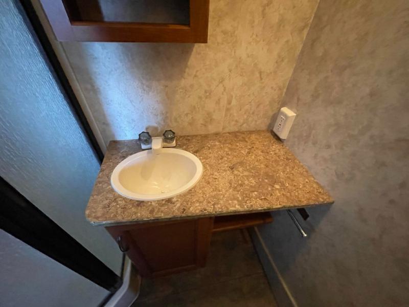 used Travel Trailers Keystone RV Premier Ultra Lite for sale, in Georgetown, TX Thumbnail 22