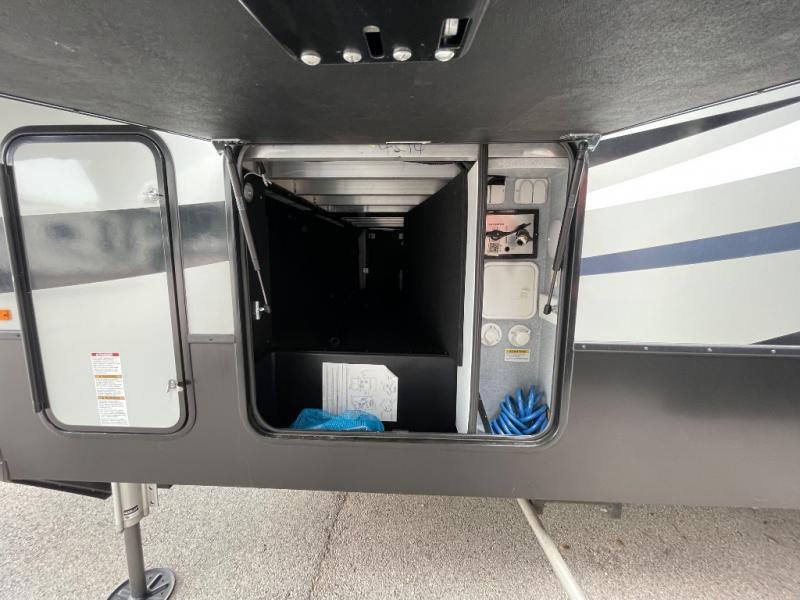 used Toy Haulers Heartland RV Cyclone for sale, in Georgetown, TX Thumbnail 9