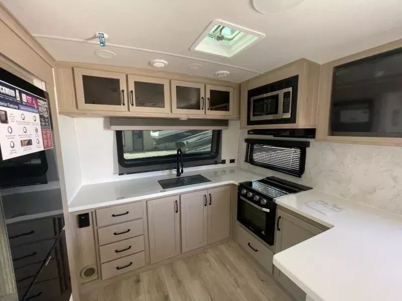 new Travel Trailers Forest River Rockwood Signature for sale, in Georgetown, TX Thumbnail 11