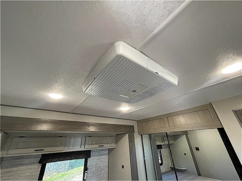 new Travel Trailers Coachmen Catalina Legacy Edition for sale, in Georgetown, TX Thumbnail 37