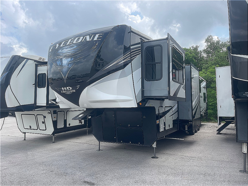 used Toy Haulers Heartland RV Cyclone for sale, in Georgetown, TX Thumbnail 3