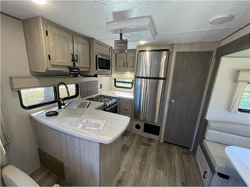 new Travel Trailers Coachmen Catalina Legacy Edition for sale, in Georgetown, TX Thumbnail 28