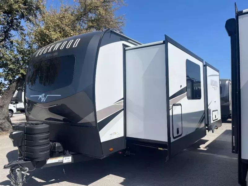 new Travel Trailers Forest River Rockwood Signature for sale, in Georgetown, TX Thumbnail 3