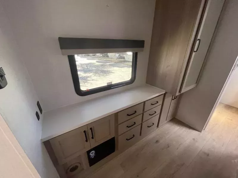 new Travel Trailers Forest River Rockwood Signature for sale, in Georgetown, TX Thumbnail 14