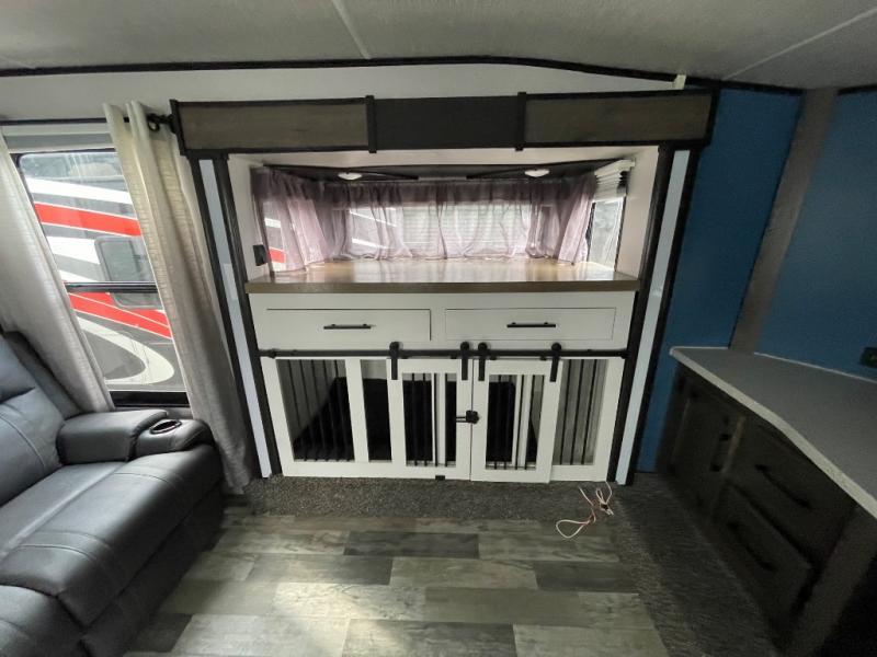 used Toy Haulers Heartland RV Cyclone for sale, in Georgetown, TX Thumbnail 31