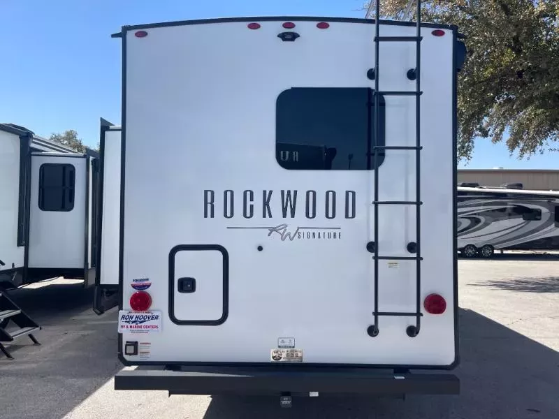 new Travel Trailers Forest River Rockwood Signature for sale, in Georgetown, TX Thumbnail 4