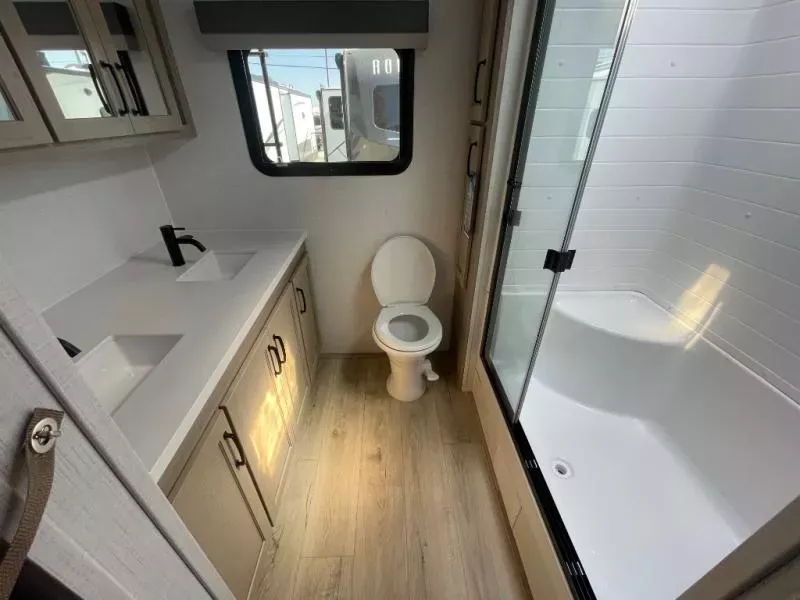 new Travel Trailers Forest River Rockwood Signature for sale, in Georgetown, TX Thumbnail 16