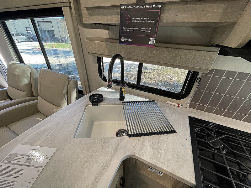new Travel Trailers Coachmen Catalina Legacy Edition for sale, in Georgetown, TX Thumbnail 32