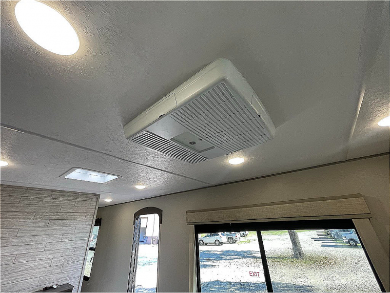 new Travel Trailers Coachmen Catalina Legacy Edition for sale, in Georgetown, TX Thumbnail 36