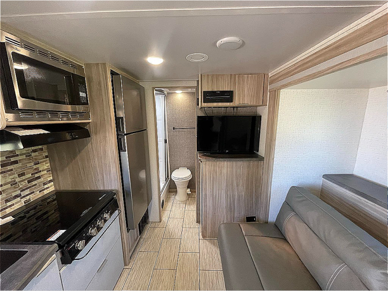used Travel Trailers Winnebago Micro Minnie for sale, in Georgetown, TX Thumbnail 16
