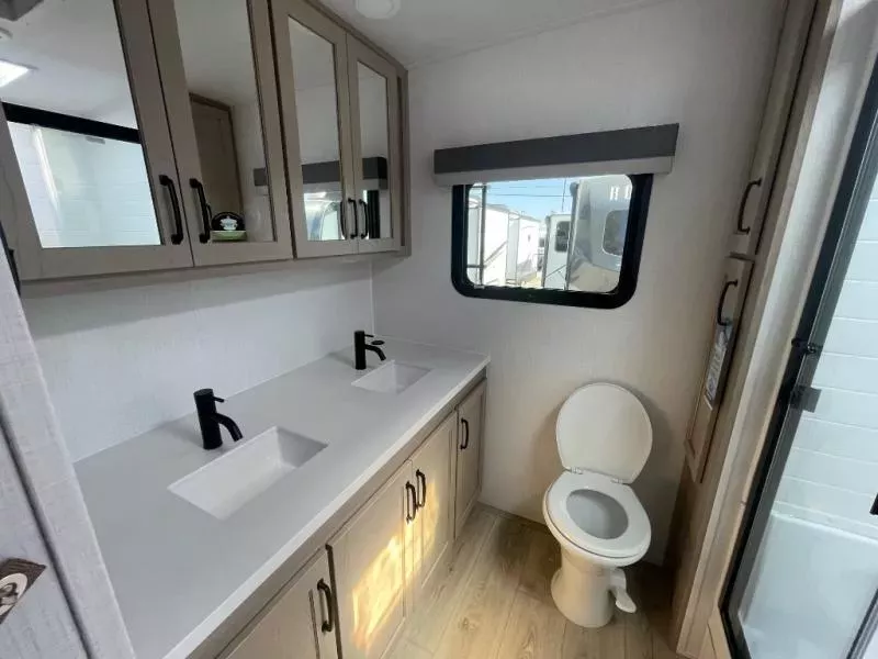 new Travel Trailers Forest River Rockwood Signature for sale, in Georgetown, TX Thumbnail 17