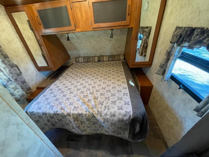 used Travel Trailers Keystone RV Premier Ultra Lite for sale, in Georgetown, TX Thumbnail 26